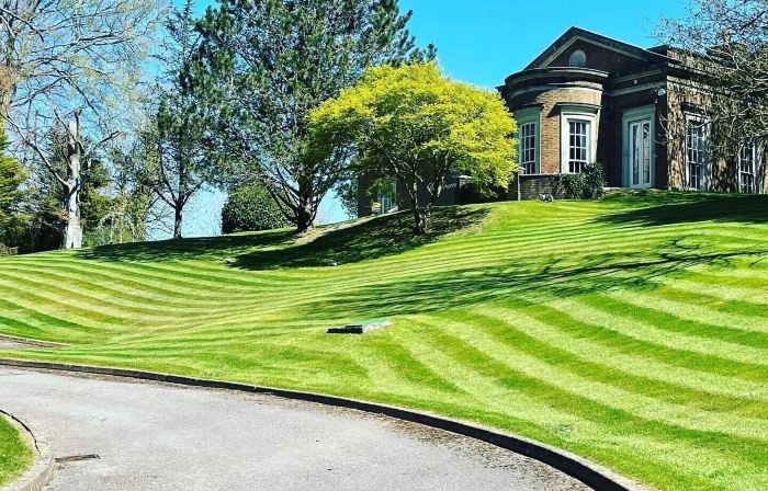 De Courceys Manor Suites & Cottages