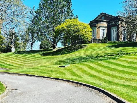 De Courceys Manor Suites & Cottages