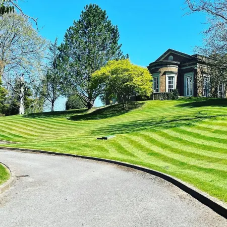 De Courceys Manor Suites & Cottages Отели в г. Gwaelod-y-garth