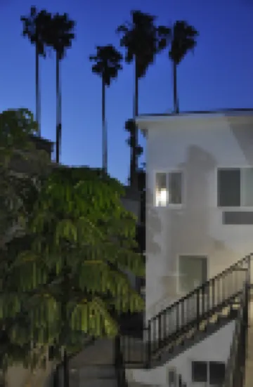 The Belmont Shore Inn