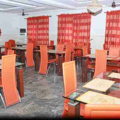 L & L Executive Hotels and Suites Dining/Meeting Rooms