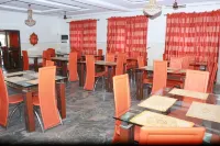 L & L Executive Hotels and Suites - Kolam Renang