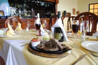 Hotel Arcos del Parque - ที่มีสระว่ายน้ำ
