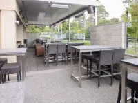 Racecourse Hotel and Motor Lodge Hotels near Dakota Park