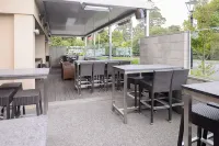 Racecourse Hotel and Motor Lodge Hotel a Rolleston