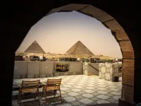 Queen Pyramids View Inn