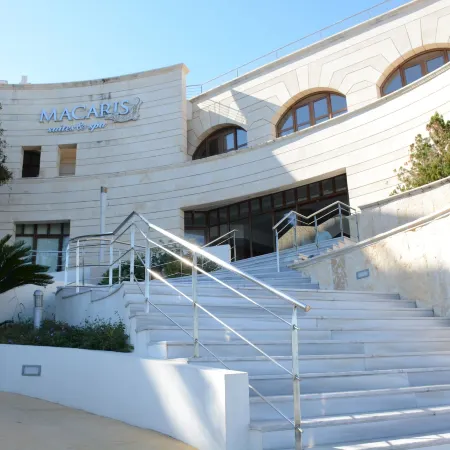 Macaris Suites & Spa