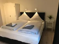 Kleine Möwe Hotels in Dornum