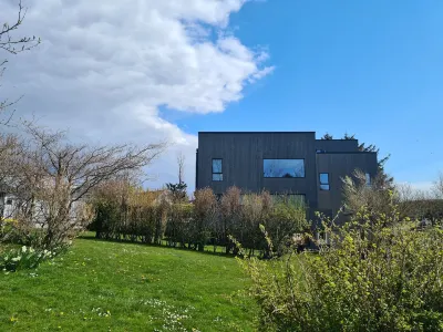 Dugneberg Hotels near Karmøy Storsenter