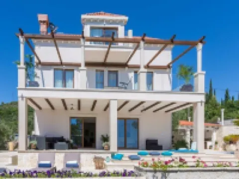 Luxury Villa Dolce Vita with Pool Hotels in Orasac