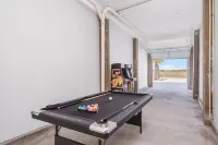 Beautiful Oasis on the Bay! Gorgeous Views, Great Fishing and Pool Access!