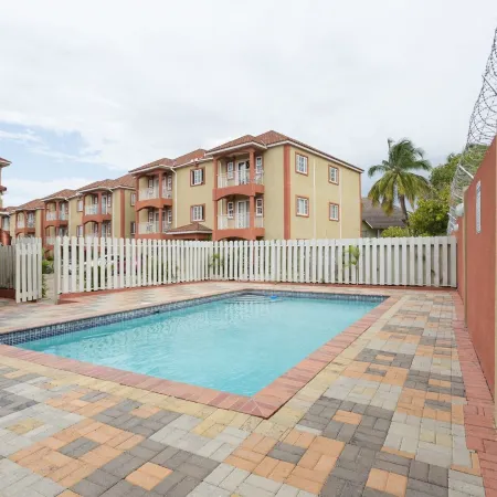 New Kingston Guest Apt at Fairway