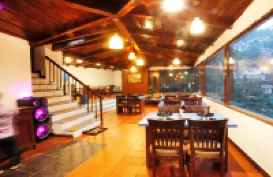 Manu Maharani Regency Hotels in Nainital