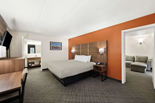 Super 8 by Wyndham Mason Hotels in Mason