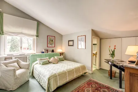 La Gaura Guest House Отели рядом с достопримечательностью «Parco via attilio profumo»