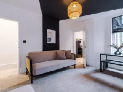 Modern & Chic Four Bedroom Home Hotels in Eccles