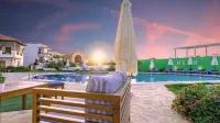 Neon Hotel - غرفة مطلة على الجبل