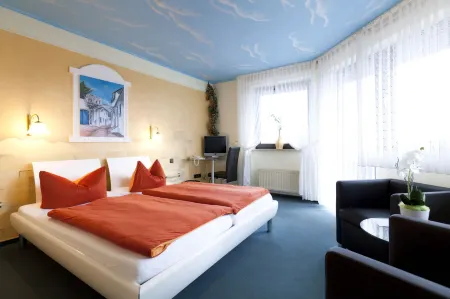 Themen Hotel Terrassen Cafe Отели в г. Коппенбрюгге