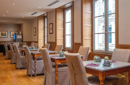 Hostellerie de l'Écu de Bretagne Отели в г. Сен-Лоран-Нуан