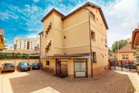 4Cardinal's Hotel Boutique Hotels near Piata Traian