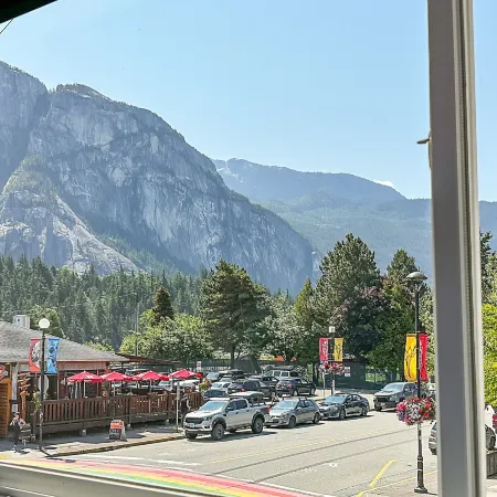 Crash Hotel Squamish