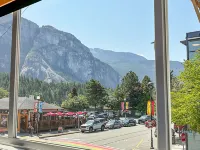Crash Hotel Squamish - Mountain view