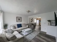 Spacious 4 bedroom, sleeps 10, close to VT