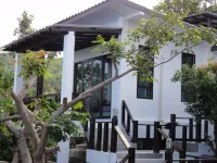 High Life Bungalow Hotels near Mae Haad Beach