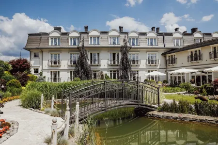 Rezydencja Luxury Hotel Bytom Piekary Śląskie Отели в г. Меженцице