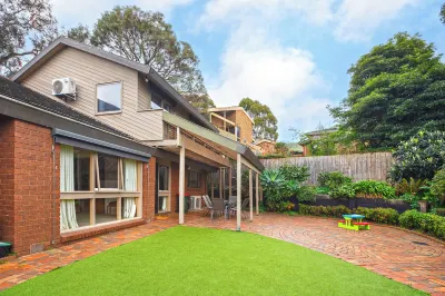 Stylish Retreat Family House 5BRM Wheelers Hill 브랜던 파크 쇼핑 센터 주변 호텔