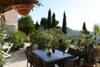 Les Roches Rouges Chambres d'hôtes Hotels in Ventabren