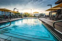 Delta Hotels by Marriott Kamloops - Pools