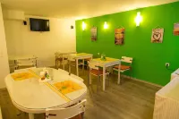 Hotel Pine Hotels in Karposh