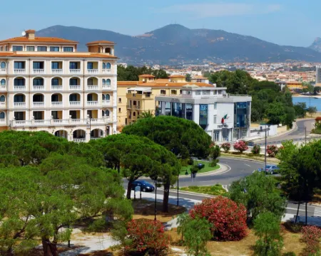 Grand Hotel President Hotele w: Olbia