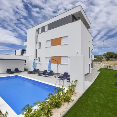 Pool Apartments & Rooms Mare