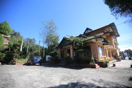 Hotel Chautari Pvt Ltd Отели рядом с достопримечательностью «Nagarkot Waterfall»
