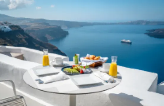 聖託里尼標誌性精品洞穴酒店