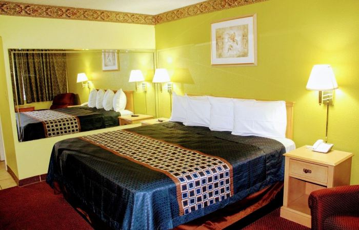 Hutchinson Inn