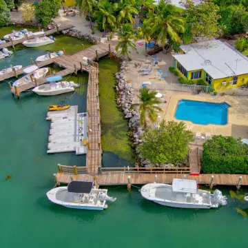 Captain Pip's Marina & Hideaway