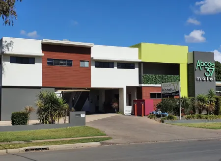 Abode37 Motel Emerald Отели в г. Эмеролд
