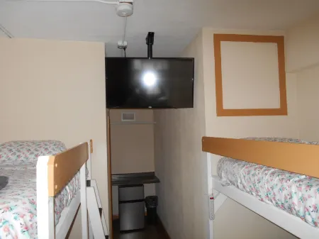 Hoosville Hostel (Formerly the Everglades Hostel)