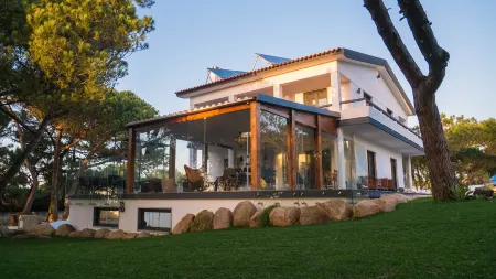 Azen Cool House Отели рядом с достопримечательностью «Дворец Пена»