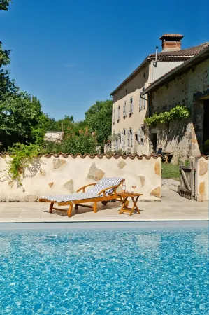 Les Picardies Отели в г. Шайяк-Сюр-Вьен