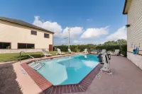 Lone Star Inn and Suites Victoria
