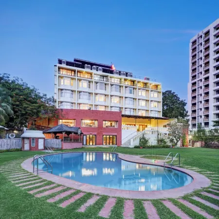 The Cama - A Sabarmati Riverfront Hotel Отели рядом с достопримечательностью «Набережная Сабармати»