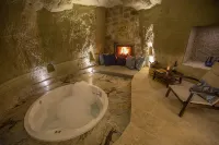Azure Cave Suites - Cappadocia - Hot Tub