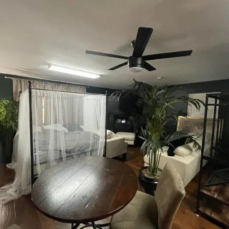Woodsy Loft near I-10