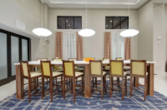 Hampton Inn & Suites Springfield Downtown