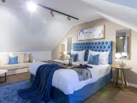 Delphi Hotel & Restaurant Hotels near Cranz