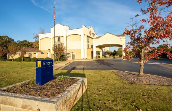 歐佩萊卡-奧本舒適酒店